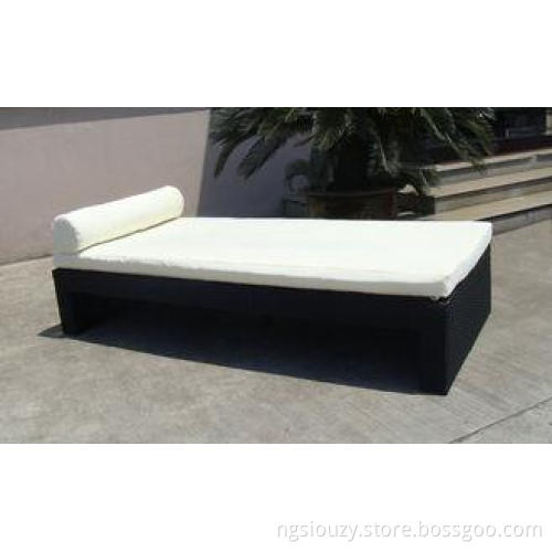 Black Rattan Sun Lounger , Outdoor Square Beach Lounge Chai